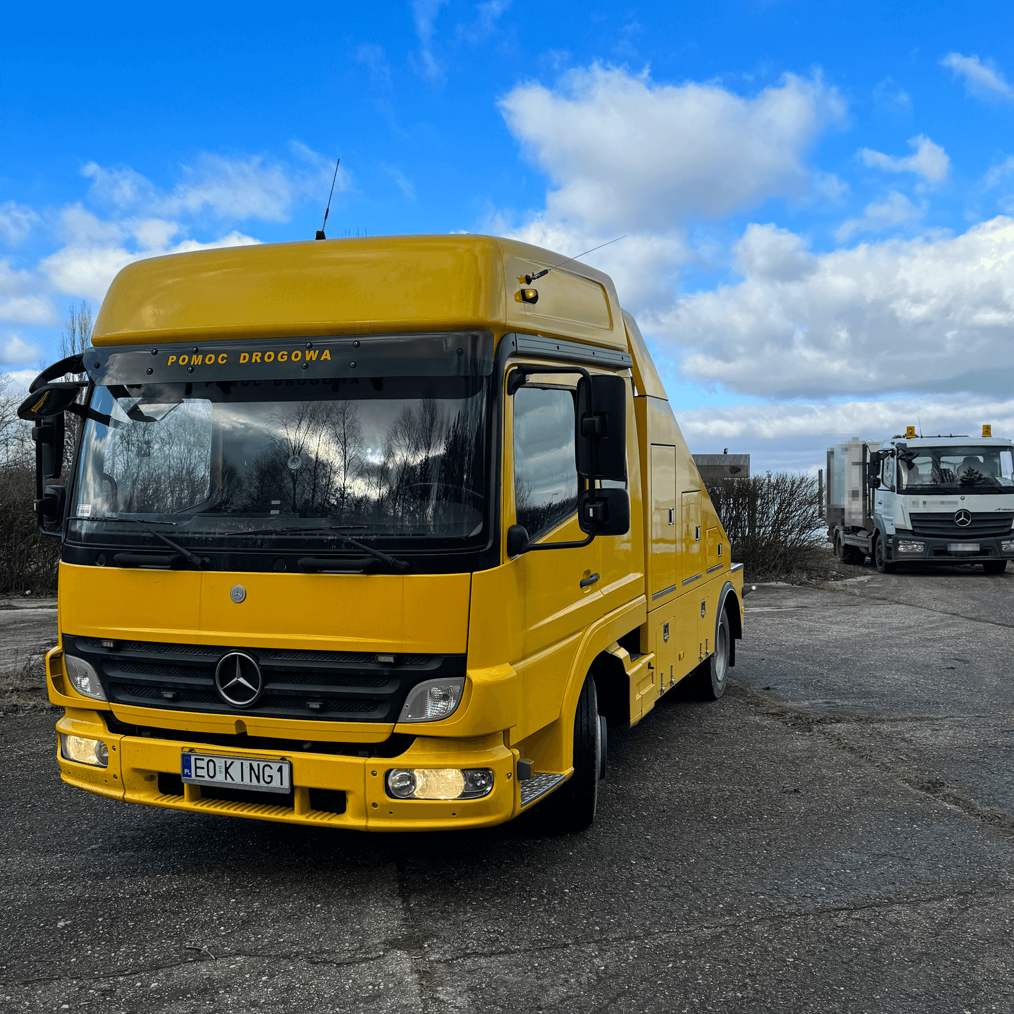 Pomoc drogowa Mercedes-Benz Atego do holowania busów – widok 3